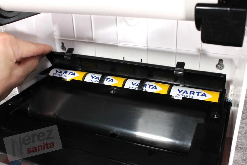 Automatický dávkovač papírových ručníků DONNER ROLL řezací systém bílý